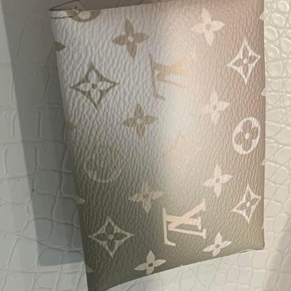 Louis Vuitton Limited Edition Summer Pool Small Kirigami case wallet card holder - Picture 4 of 13